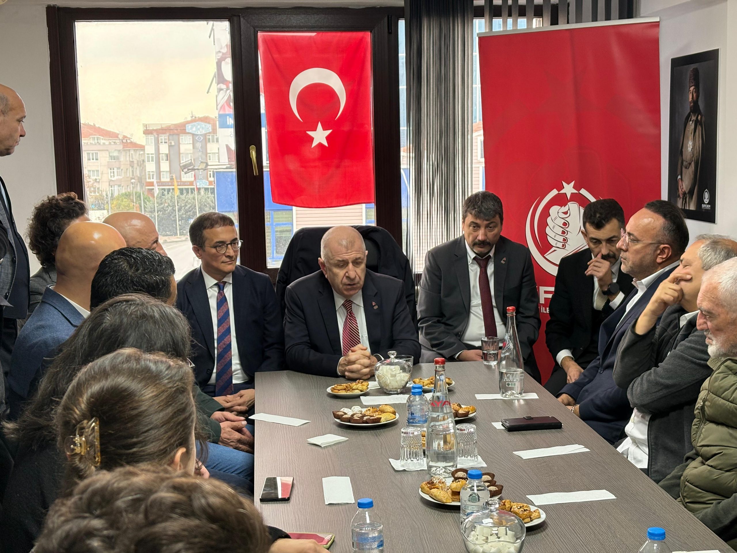 Zafer Partisi Genel Başkanı Sayın Ümit Özdağ Cemiyetimizi ziyaret etti.